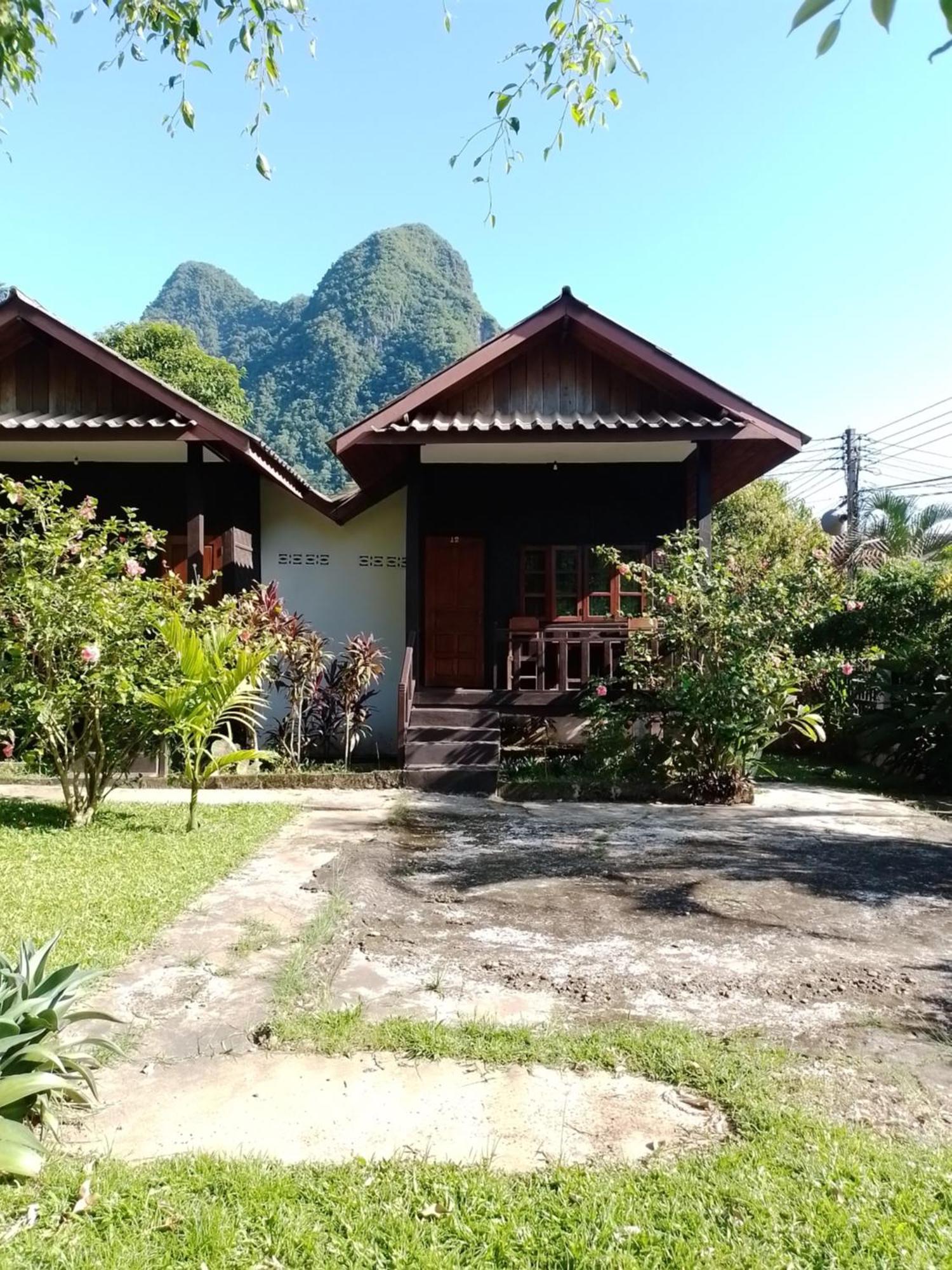Lattanavongsa Guesthouse And Bungalows Muang Ngoi Exterior foto
